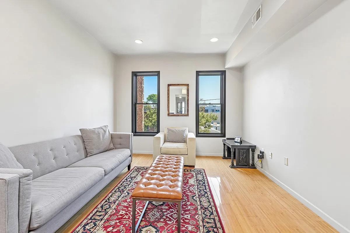 209 Webster Ave #3R - Photo 4 of 14