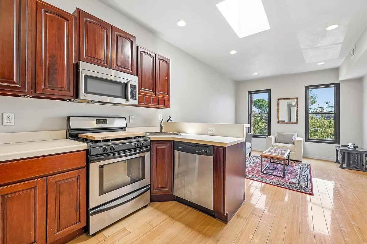 209 Webster Ave #3R - Photo 6 of 14