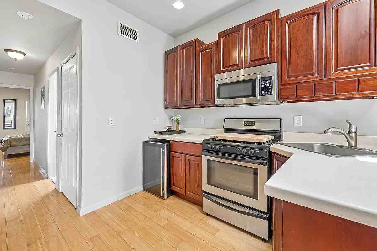 209 Webster Ave #3R - Photo 7 of 14