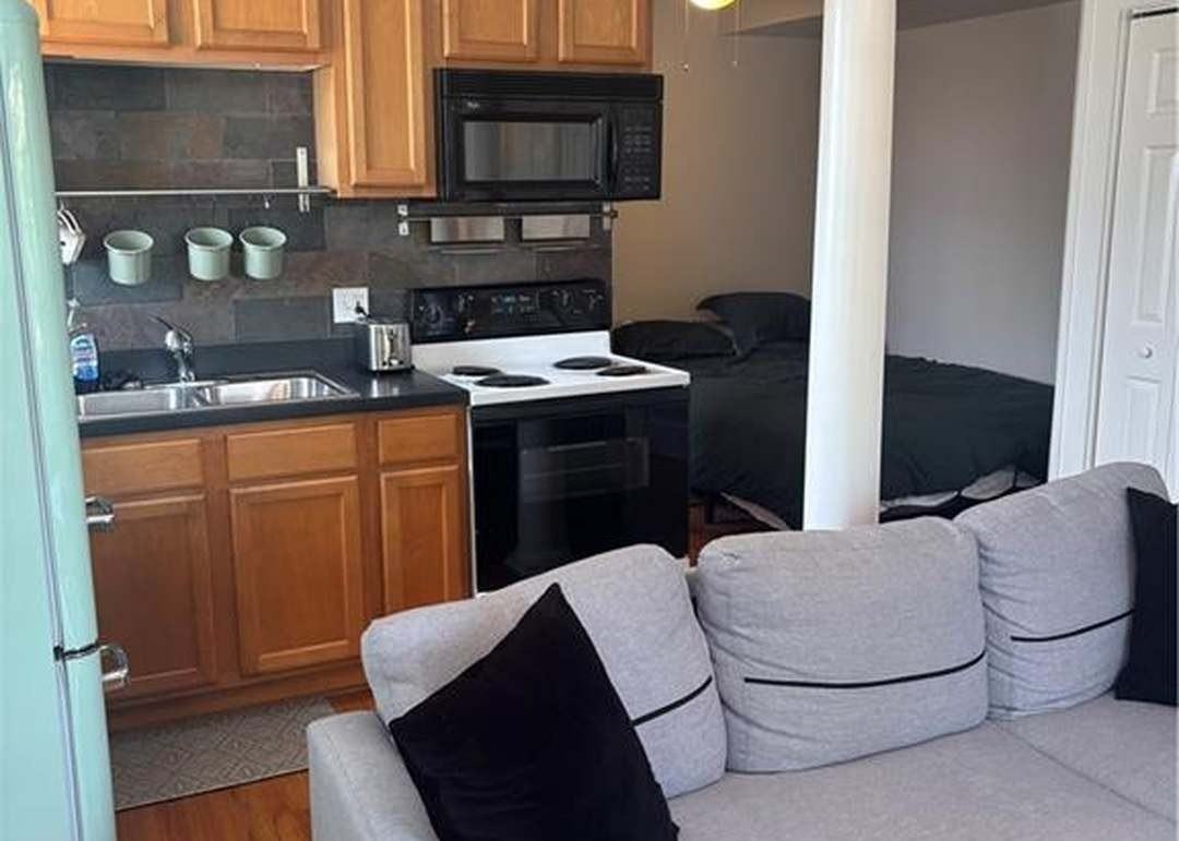706 Charles Allen Dr Ne #1 - Photo 3 of 9