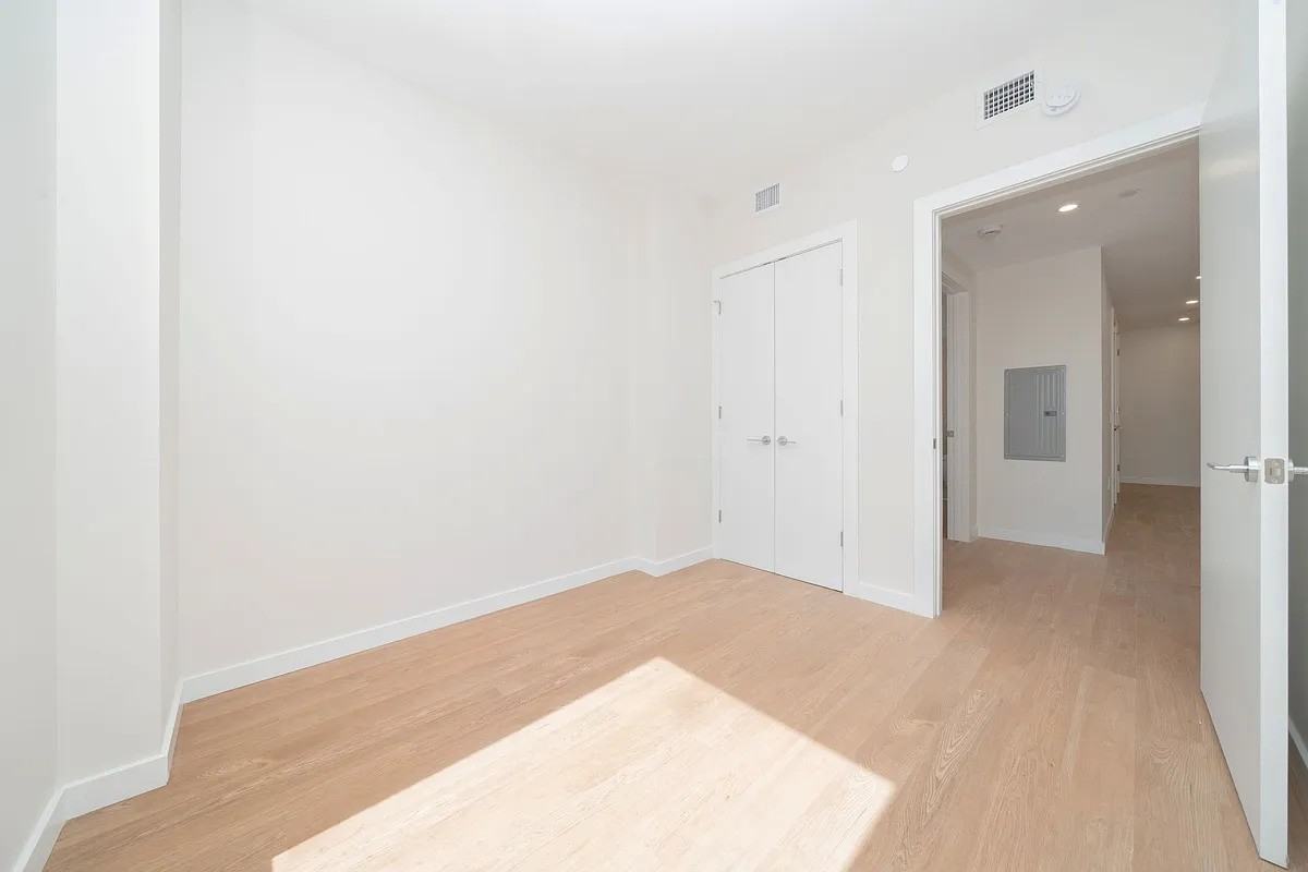 3870 Sedgwick Ave - Photo 3 of 15