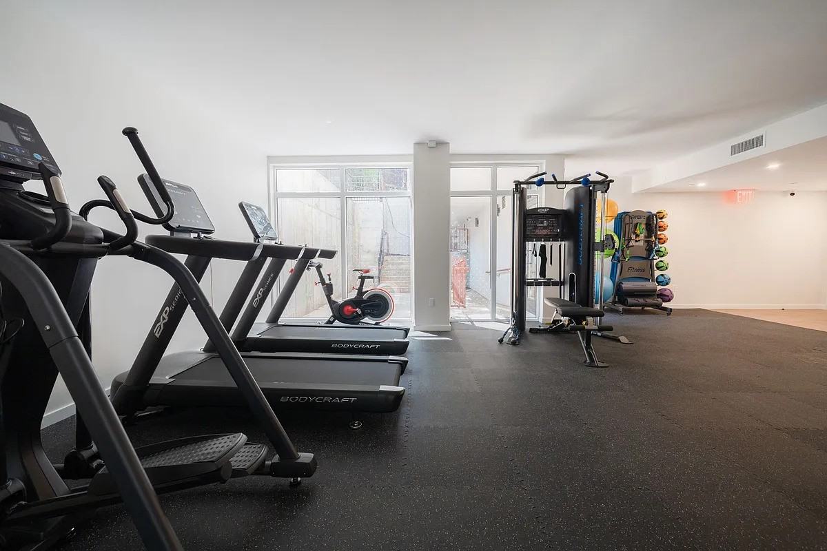 3870 Sedgwick Ave - Photo 7 of 15