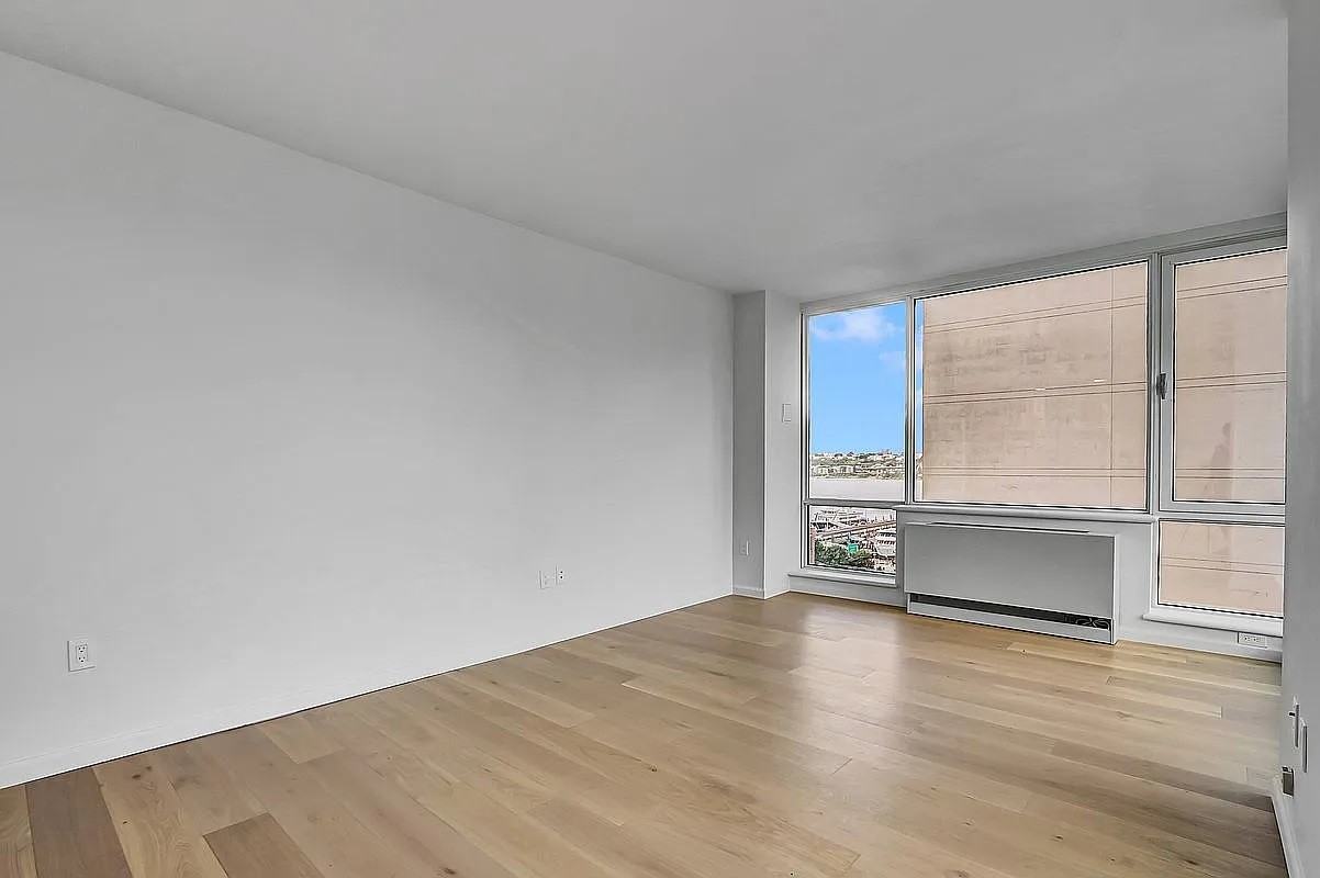 635 W 42nd St - Photo 2 of 9