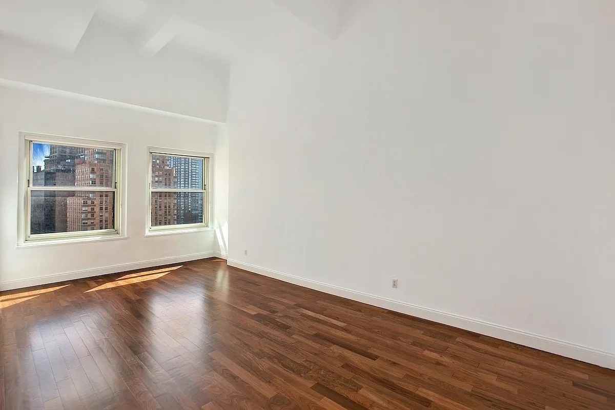 88 Greenwich St - Photo 2 of 7