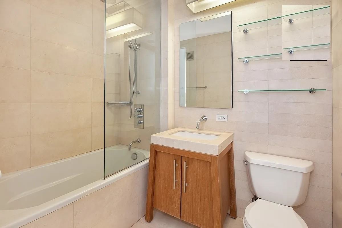 88 Greenwich St - Photo 3 of 7