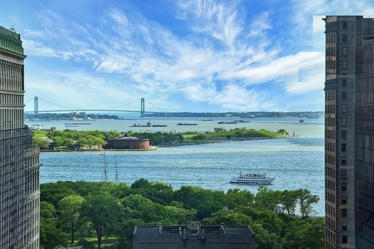 88 Greenwich St - Photo 5 of 7