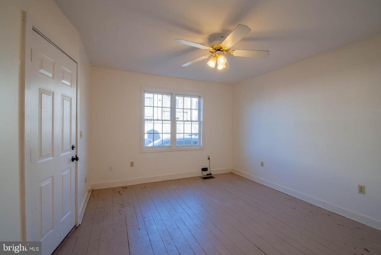 245 Hanover St - Photo 2 of 9