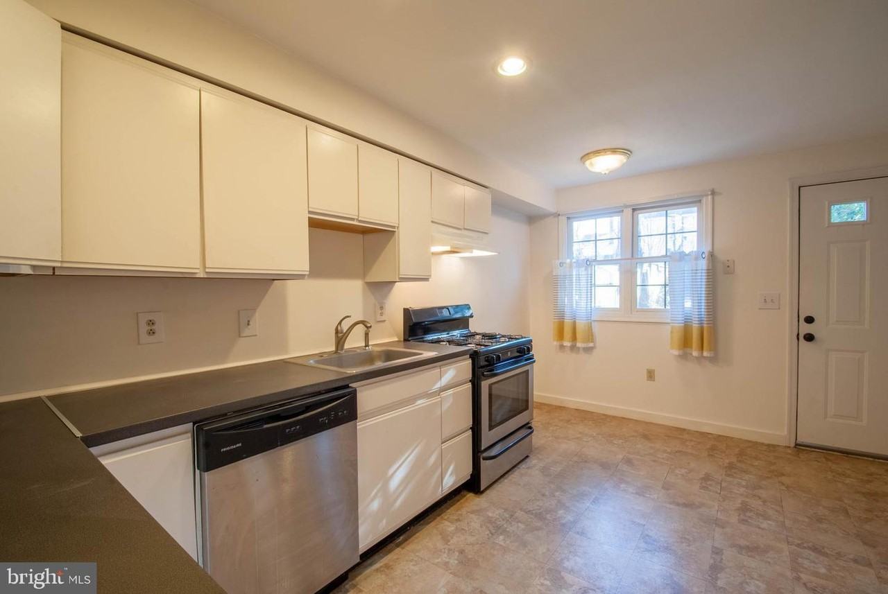 245 Hanover St - Photo 3 of 9