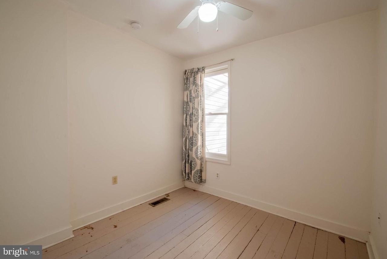 245 Hanover St - Photo 6 of 9