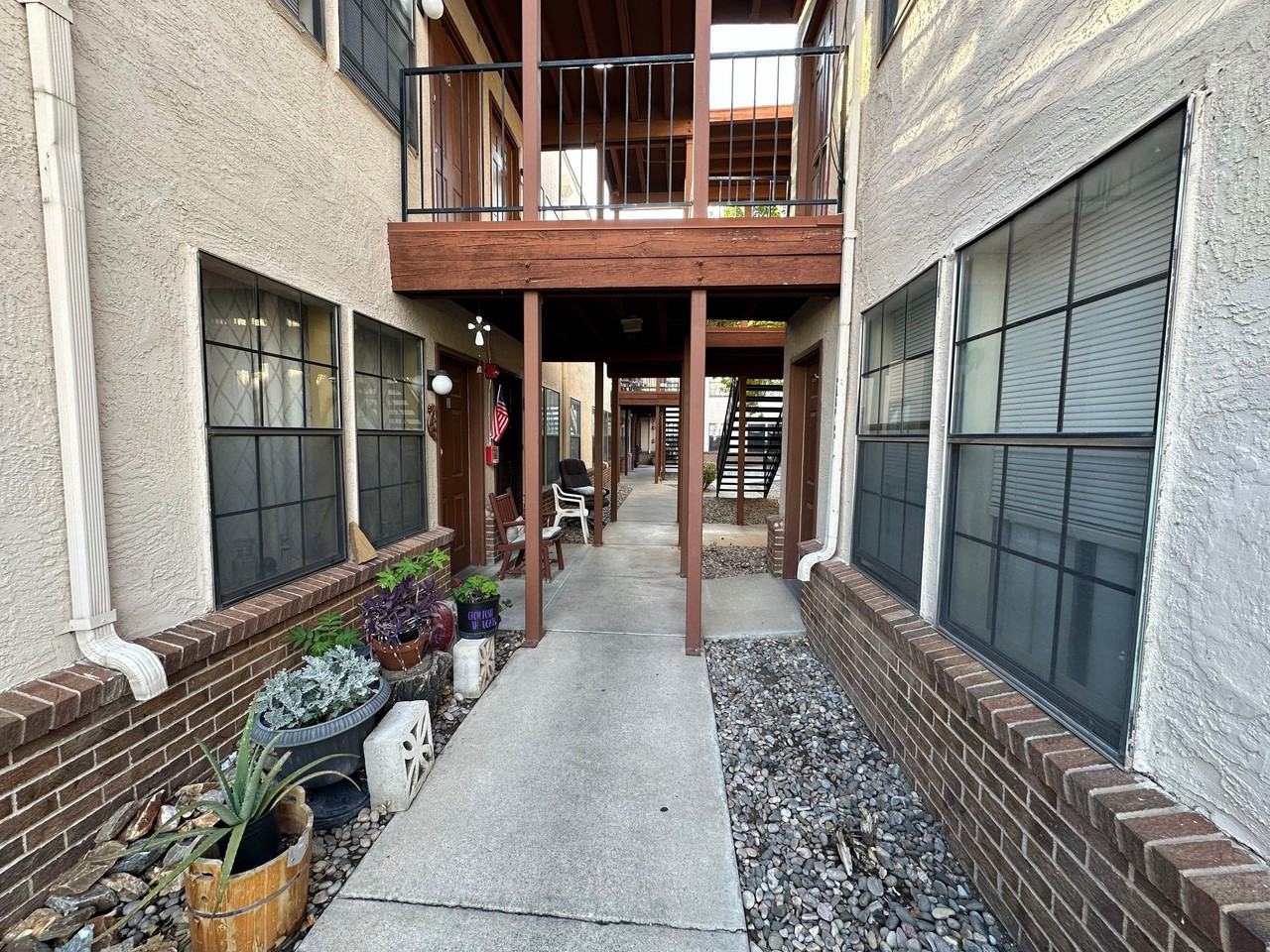 1021 Coal Ave Sw - Photo 2 of 33