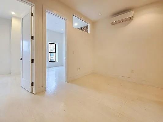 1004 Fulton St #4F - Photo 3 of 7