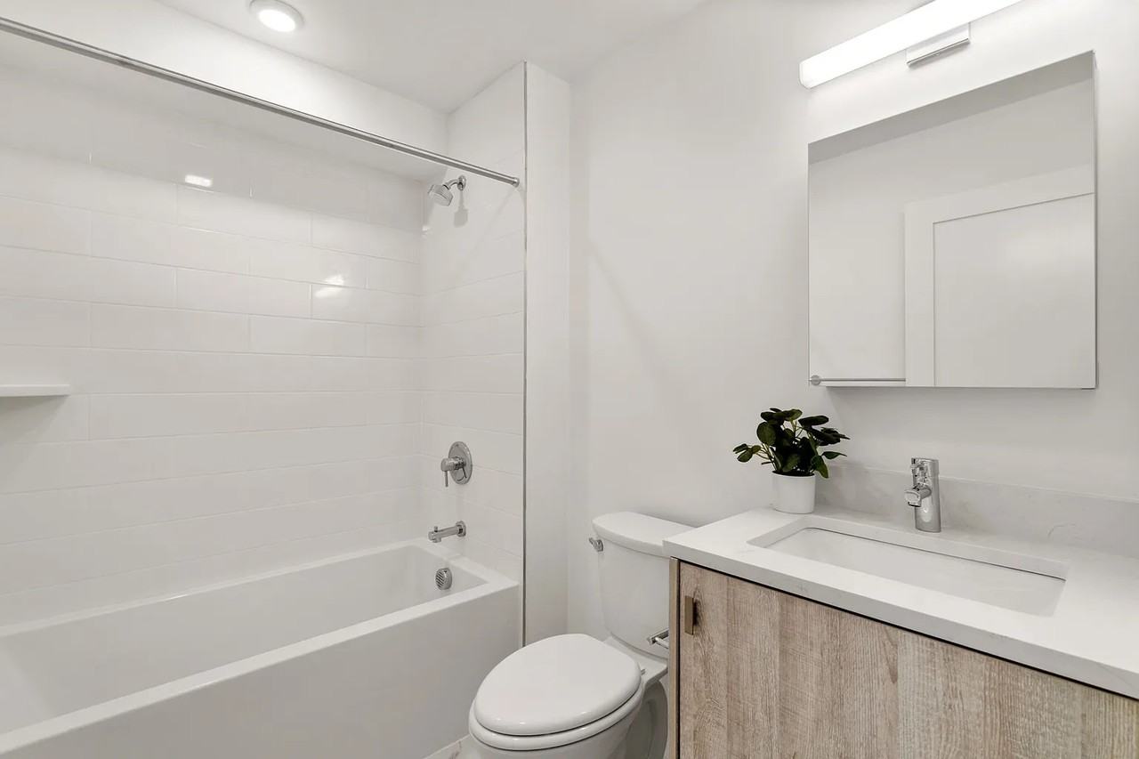 917 Bennington St #307 - Photo 4 of 7