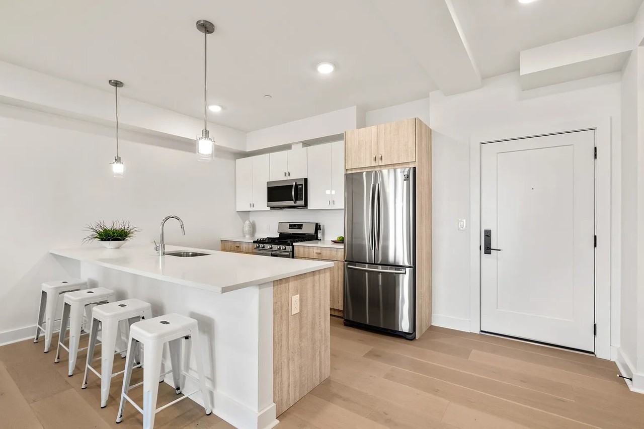 917 Bennington St #307 - Photo 7 of 7
