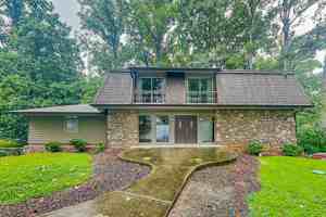 featured image of 4623 Huntridge Dr Ne