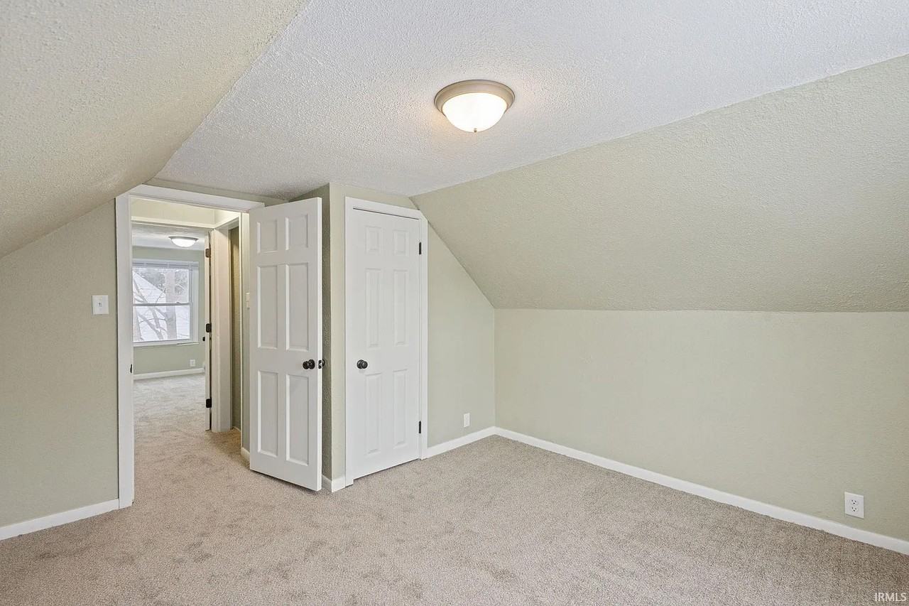 1031 Good Pl - Photo 4 of 22