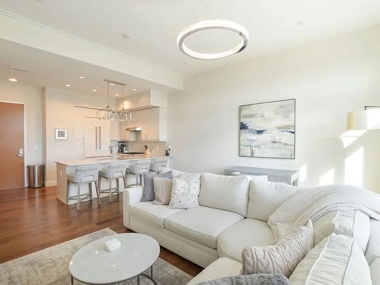 10 Shipyard Dr - Photo 7 of 10