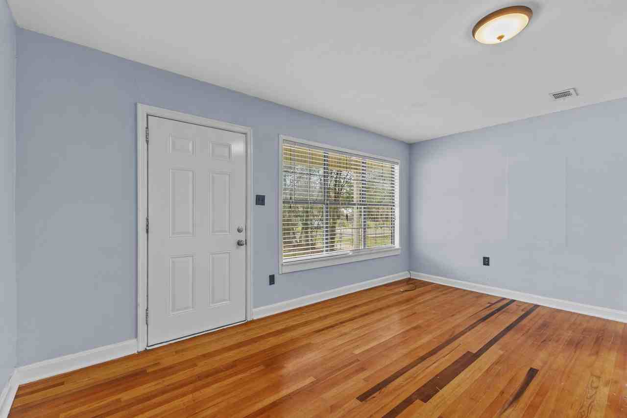 302 N 20th Ave - Photo 2 of 15