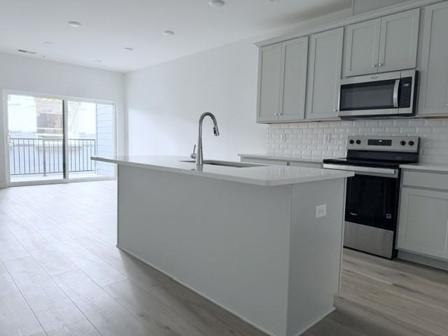 421 Washington St #1103 - Photo 4 of 24