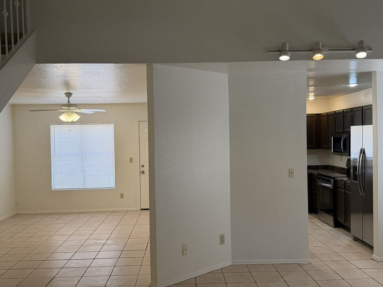 6220 W Beryl Ave - Photo 3 of 18