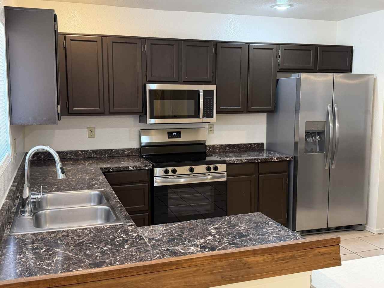 6220 W Beryl Ave - Photo 7 of 18