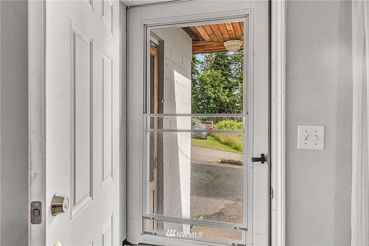 16210 Larch Way - Photo 4 of 15