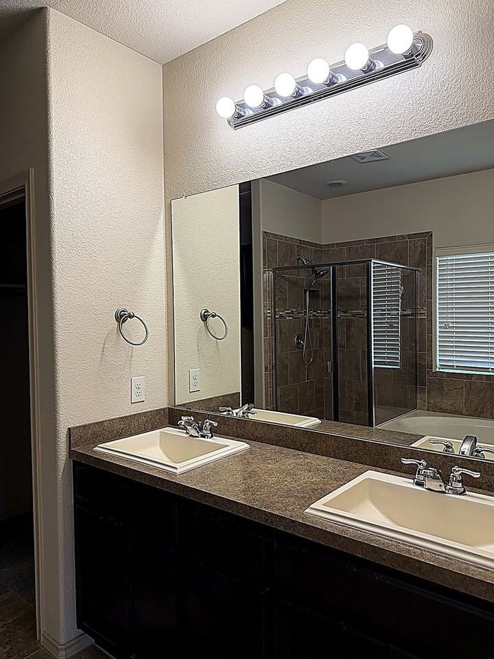 1800 Potrillo Ln - Photo 3 of 16