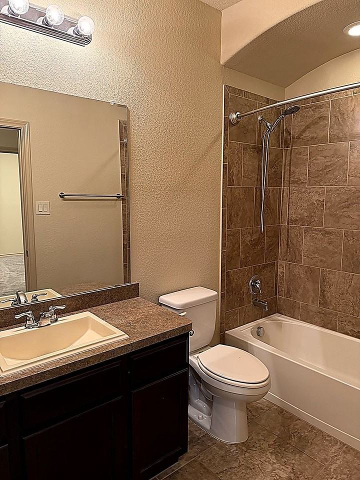 1800 Potrillo Ln - Photo 5 of 16