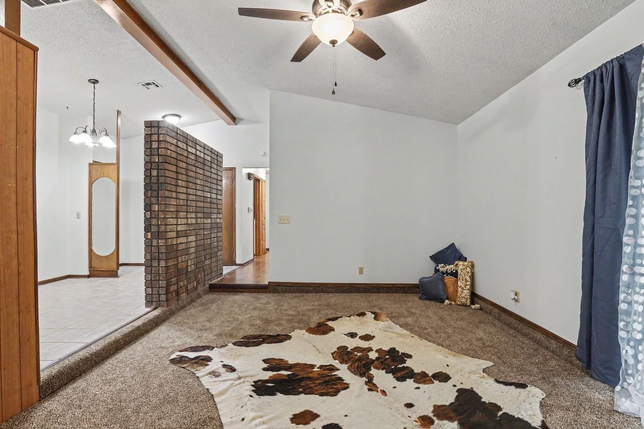 3917 Clendon Way - Photo 2 of 28