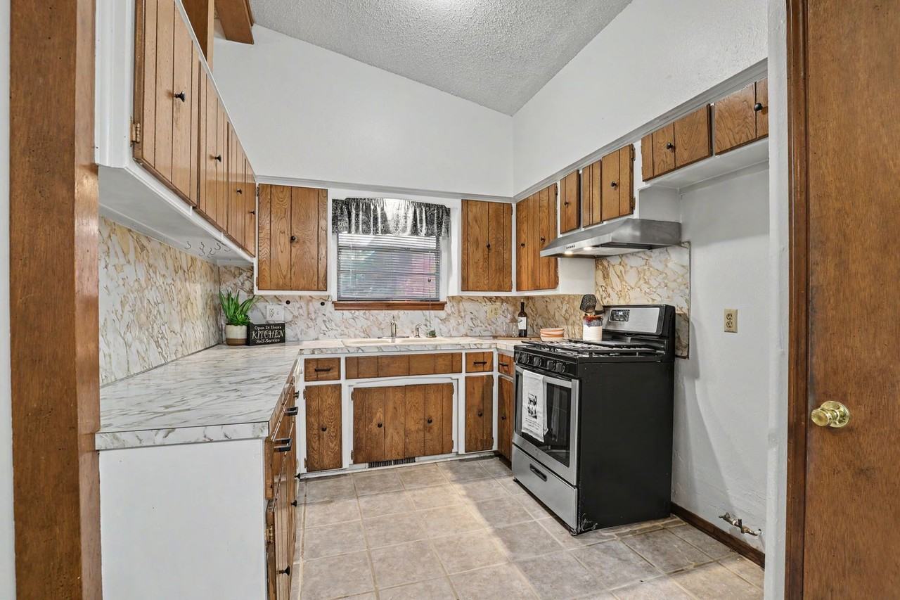 3917 Clendon Way - Photo 5 of 28