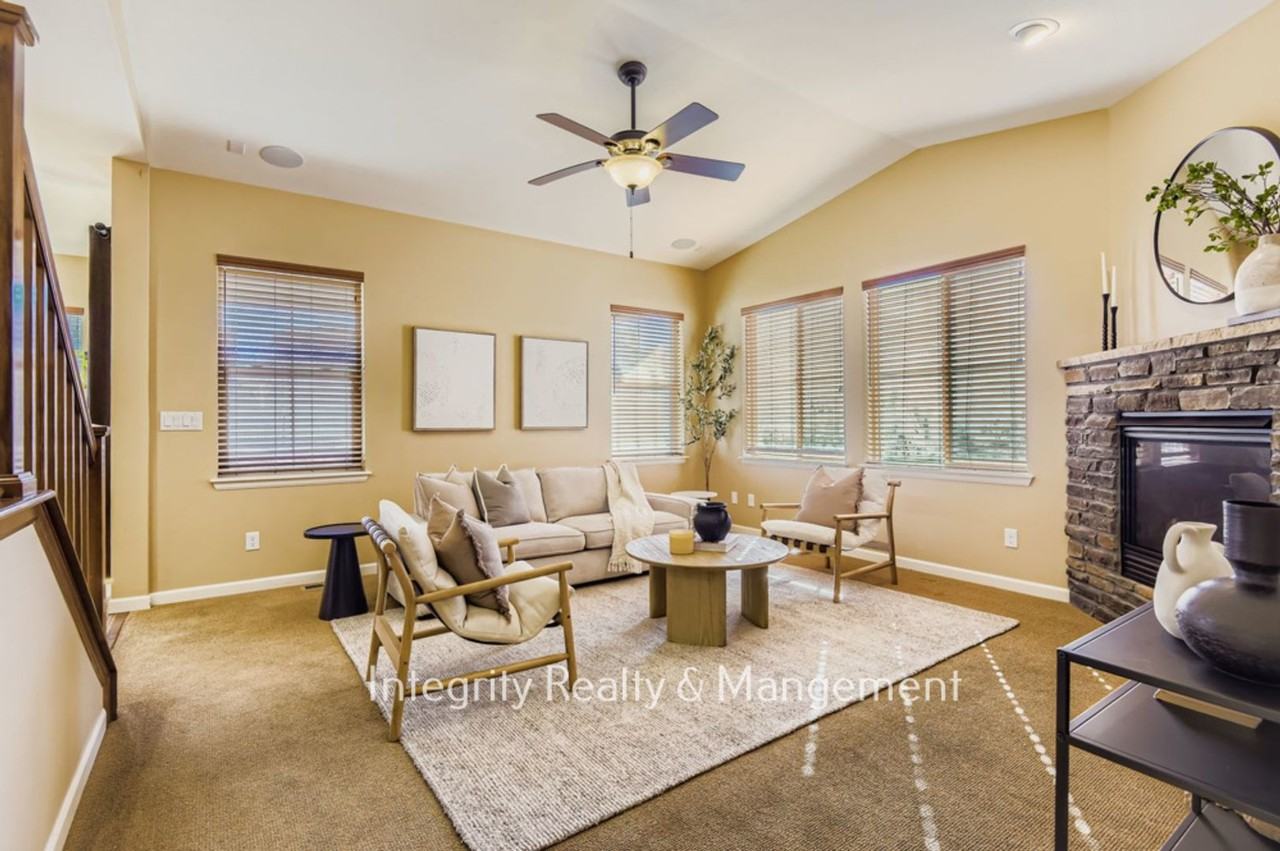 3839 Donnington Cir - Photo 4 of 23