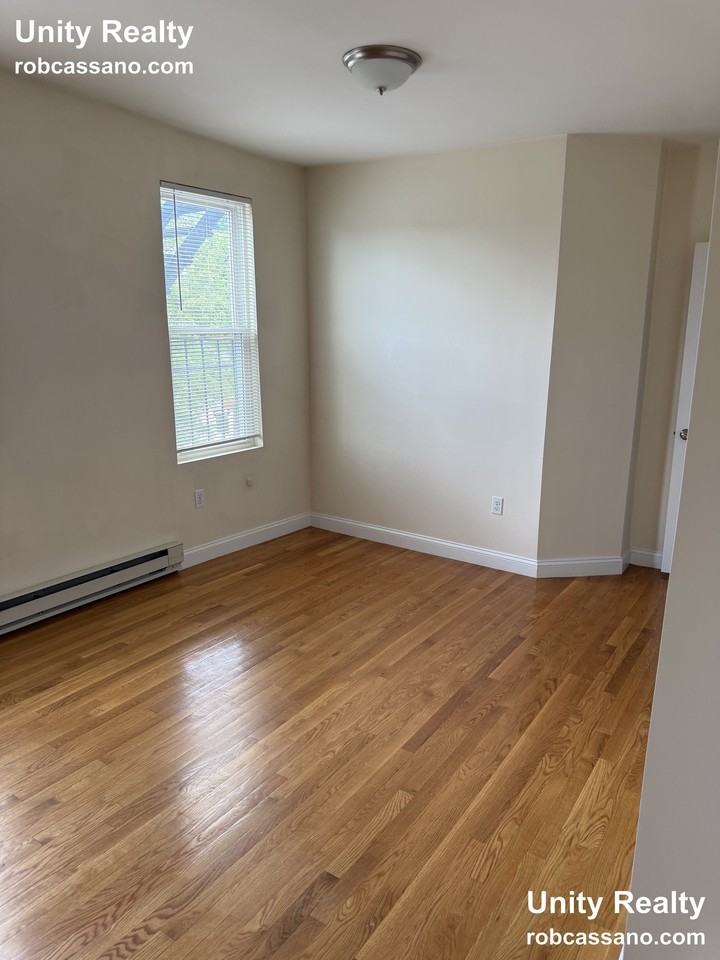 Middlesex Ave #4 - Photo 6 of 9