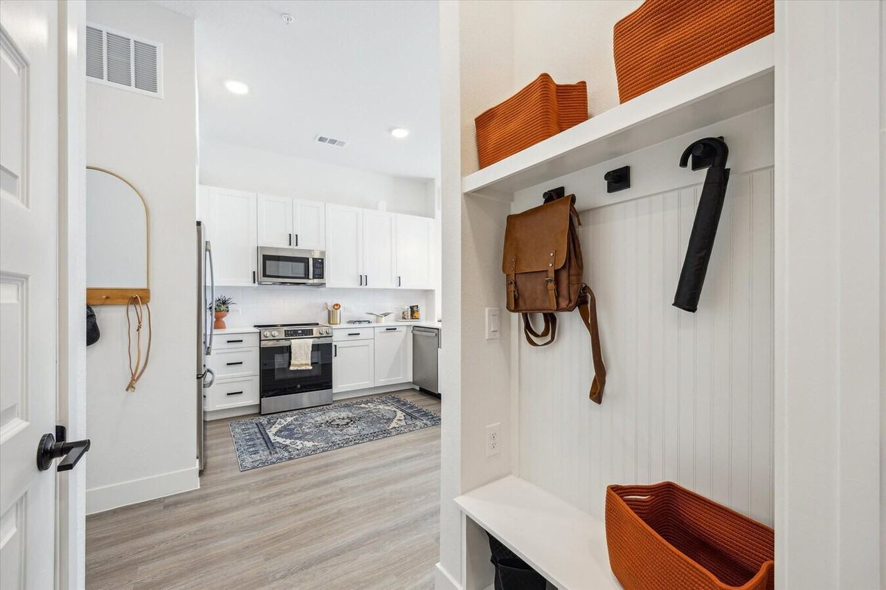 2825 W 11th St #LTGB - Photo 3 of 8