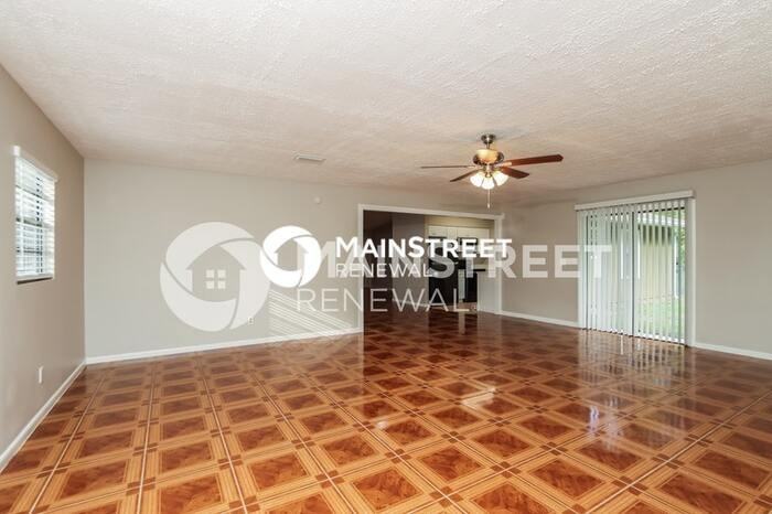 1114 Ivanhoe St Nw - Photo 4 of 16