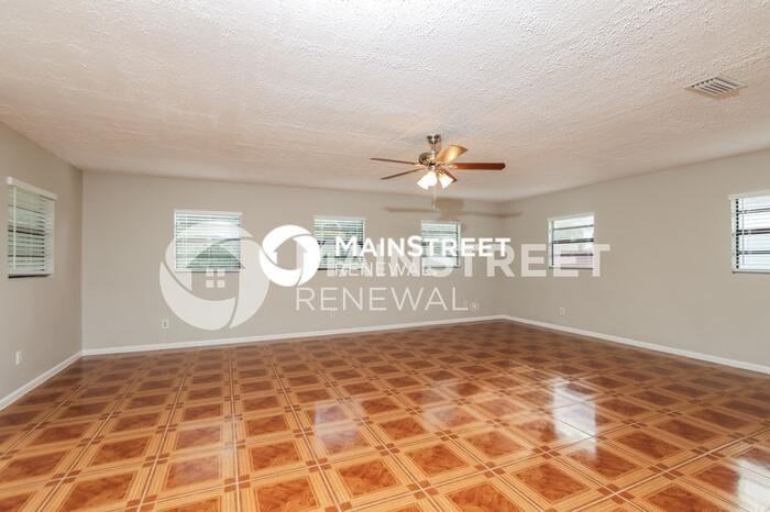 1114 Ivanhoe St Nw - Photo 6 of 16