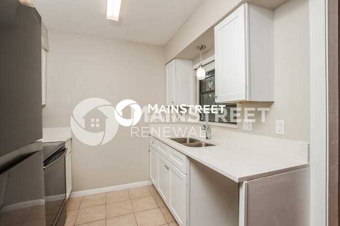 1114 Ivanhoe St Nw - Photo 7 of 16