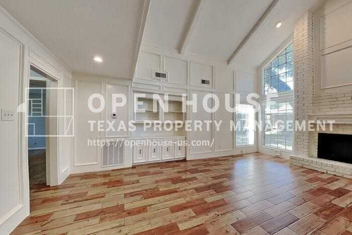 8427 Burwood Park Dr - Photo 4 of 21
