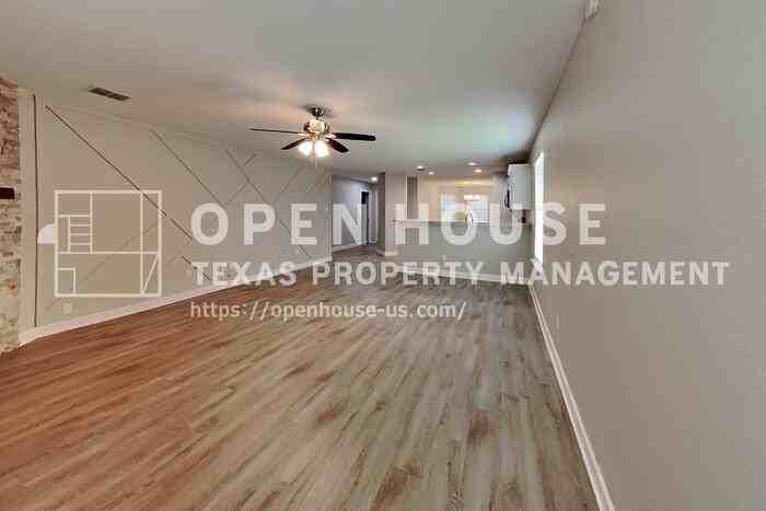 1022 Halifax Ln - Photo 4 of 20
