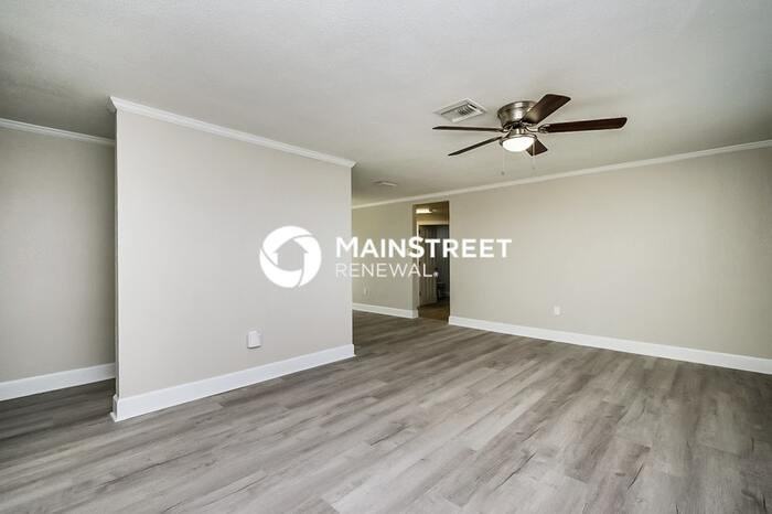 12906 Kings Manor Ave - Photo 3 of 15