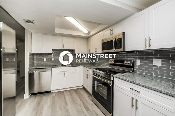 12906 Kings Manor Ave - Photo 5 of 15