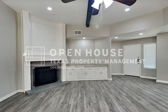 8607 Pines Place Dr - Photo 5 of 20