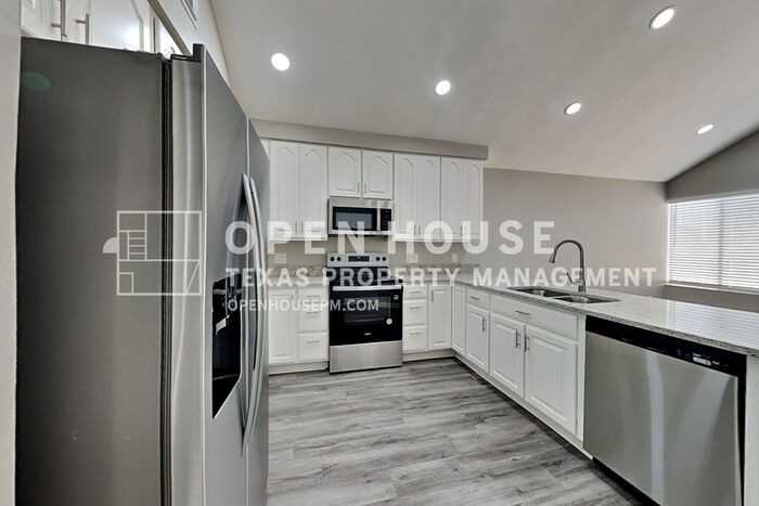 8607 Pines Place Dr - Photo 6 of 20