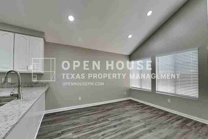 8607 Pines Place Dr - Photo 7 of 20