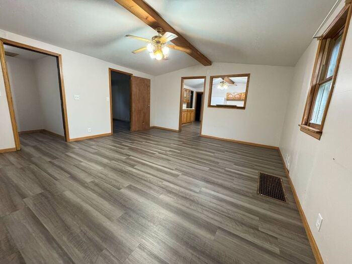 536 N Main St - Photo 3 of 7