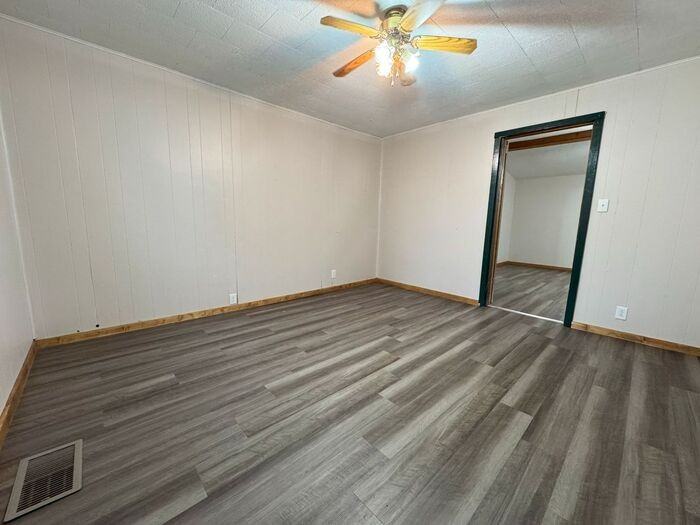 536 N Main St - Photo 4 of 7