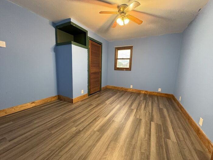 536 N Main St - Photo 5 of 7