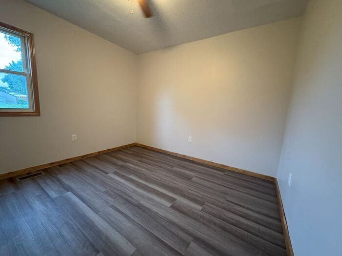 536 N Main St - Photo 6 of 7