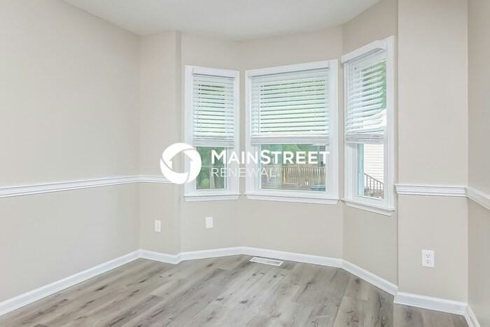 208 Redberry Dr - Photo 4 of 18