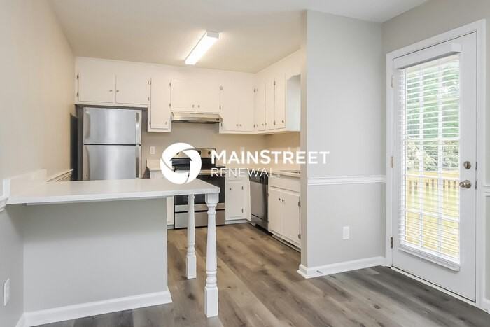 208 Redberry Dr - Photo 5 of 18