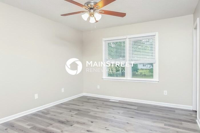 208 Redberry Dr - Photo 7 of 18