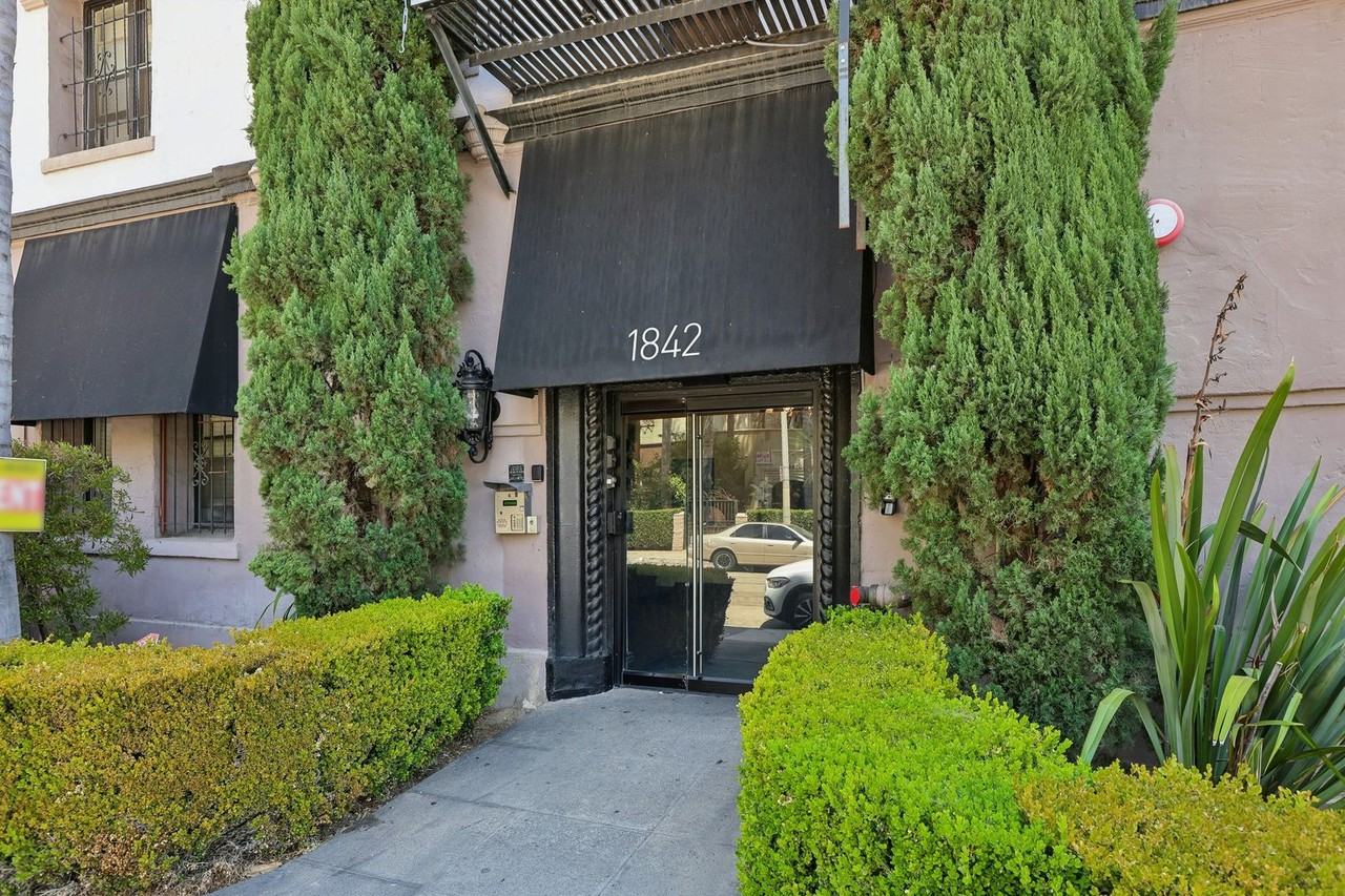 Cherokee Apts... Spacious Apartments in the Heart of Hollywood! CALL NOW! - Photo 6 of 14